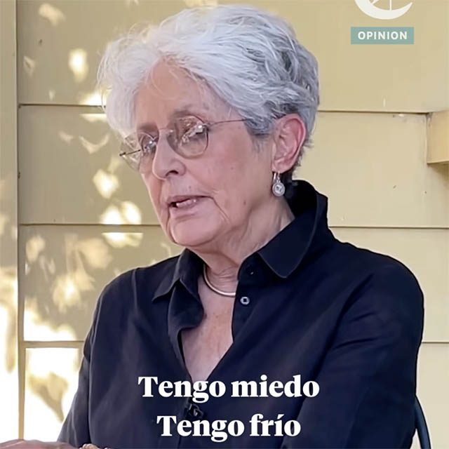Joan Baez in a three-quarters profile. The words Tengo miedo, tengo frio appear at the bottom of the photo.